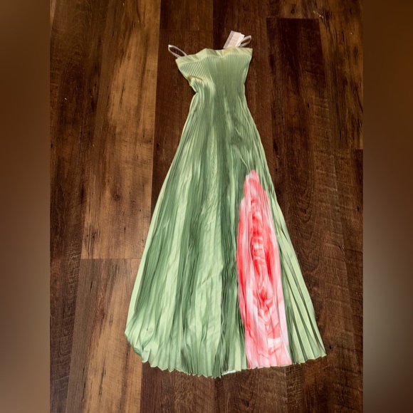 New Lidee Gala Skirt in Une Fleur Rose 8 - Picture 8 of 12